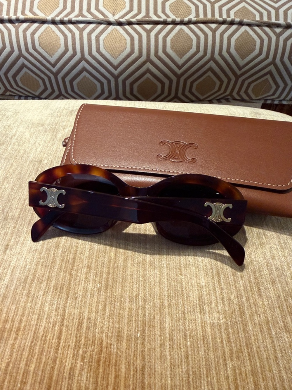 Celine Triomphe CL40194U Oval Sunglasses with Matching Brown Case - Picture 2 of 7